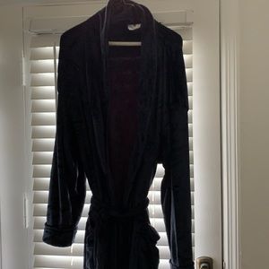 Men’s L/XL brand new Navy bathrobe